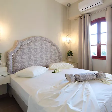 מלון Stelios Gardens 3*