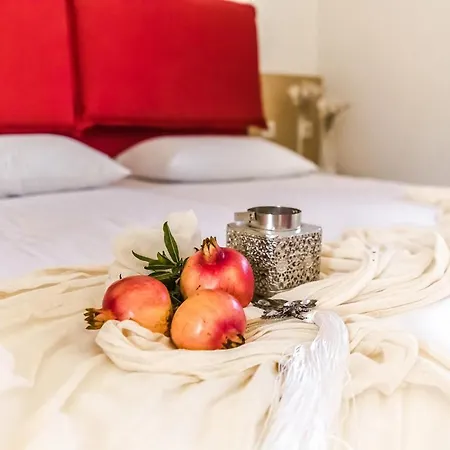 מלון Stelios Gardens 3*