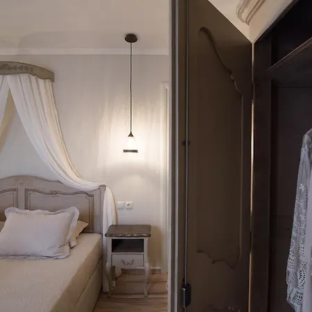 Stelios Gardens מלון 3*